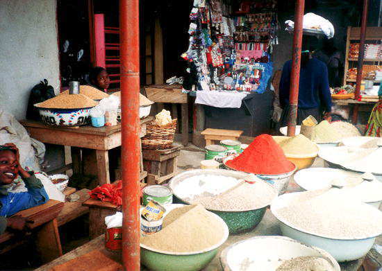 ガーナ：クマシ市のケジェティア市場