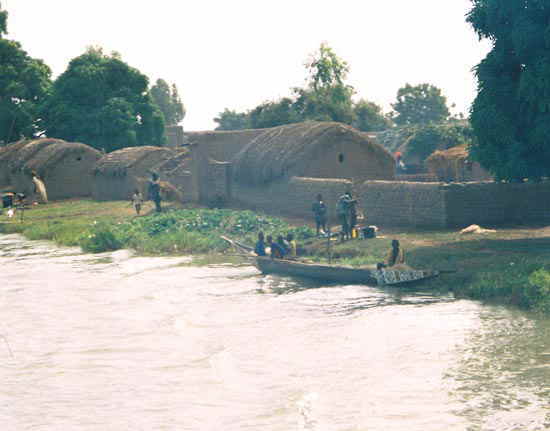 マリ:ニジェール河畔の村
