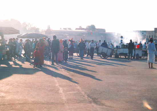 モロッコ：マラケシュのフナ広場