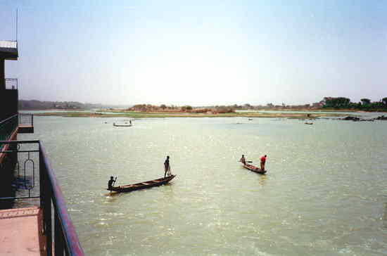 ニジェール：ニジェール河の漁師