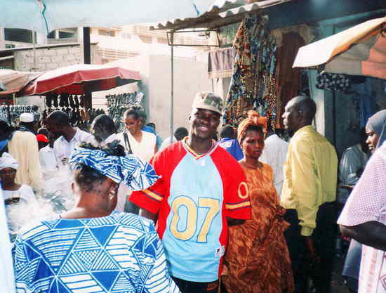 セネガル：首都ダカールの市場